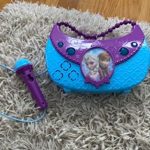 Frozen radio with mp3 connect ability and working microphone for singing along.